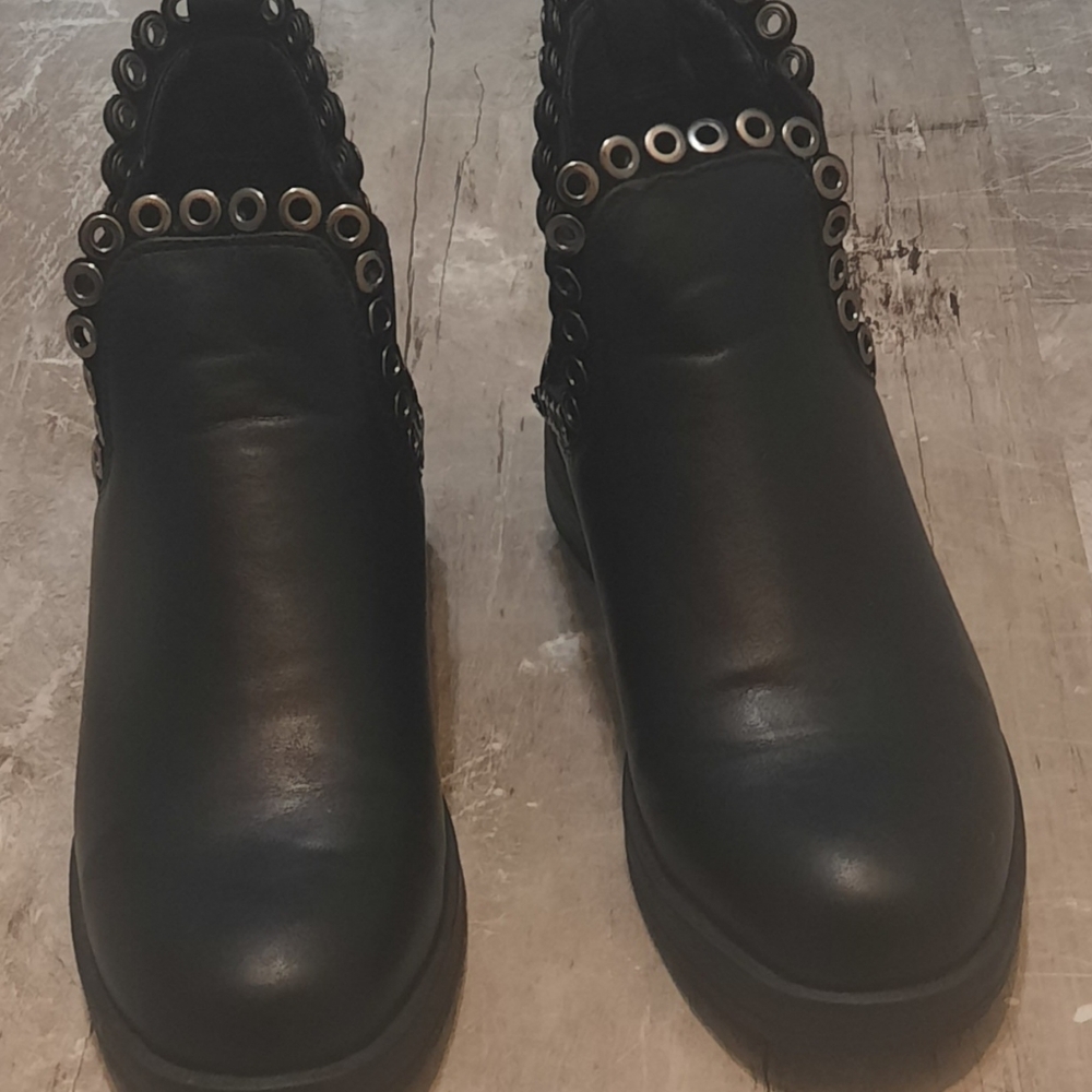 Women's Black boots